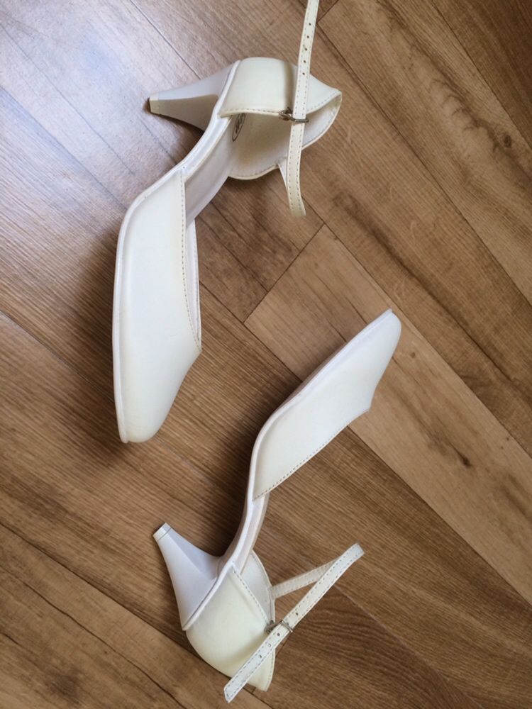 Buty białe/ecru nowe lato