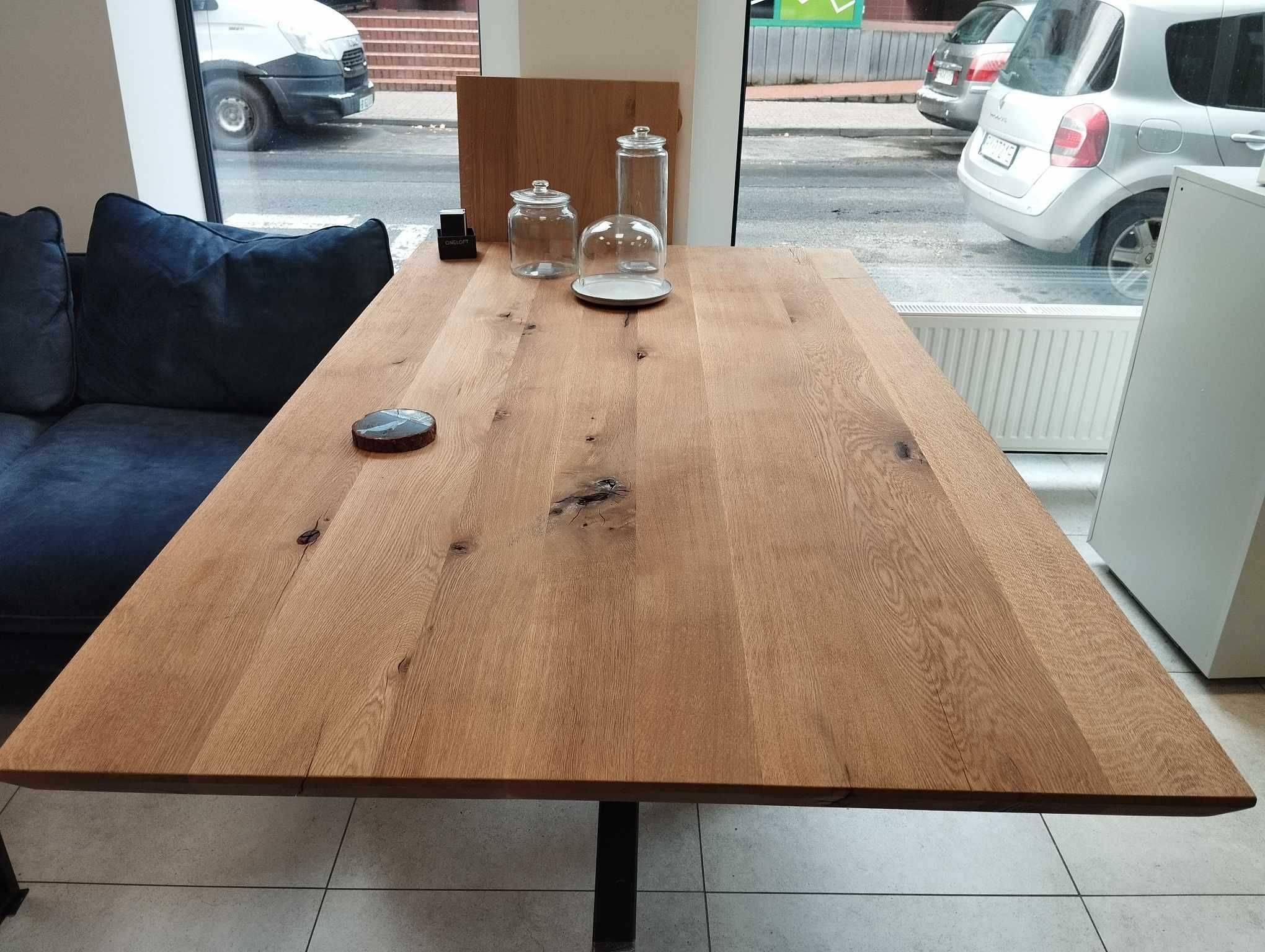 Stół dębowy w stylu loft, na podstawie typu pająk