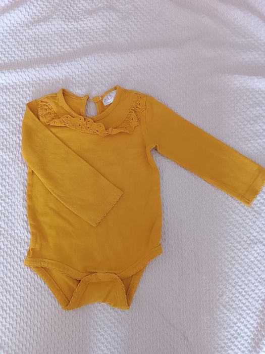 Sweterek i body musztardowy kolor
