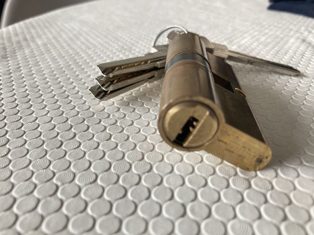 Canhão de fechadura de porta de segurança patenteado