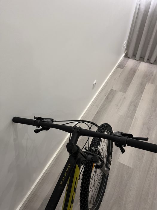 Bicicleta btt semi nova.