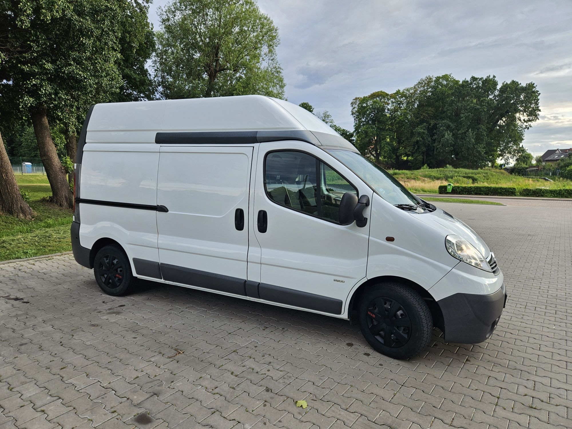 Opel Vivaro 2.5 max długi i wysoki L2H2