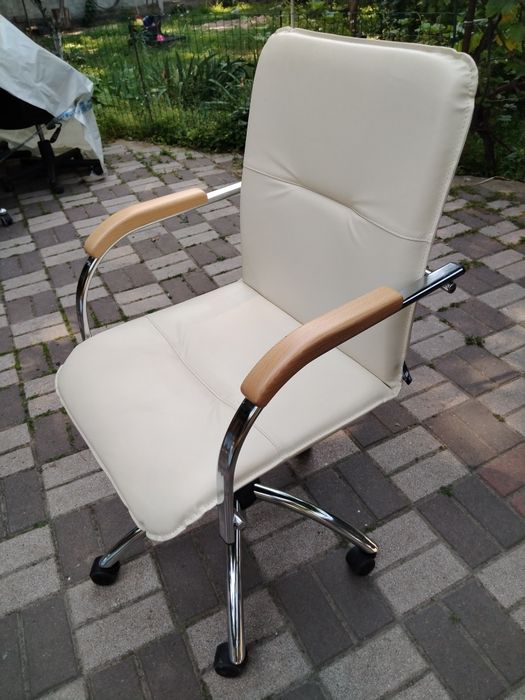 Офісне крісло Nowy Styl Samba