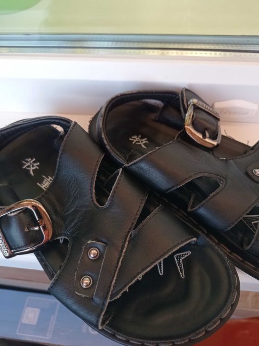 Продам дитячи босоножки.