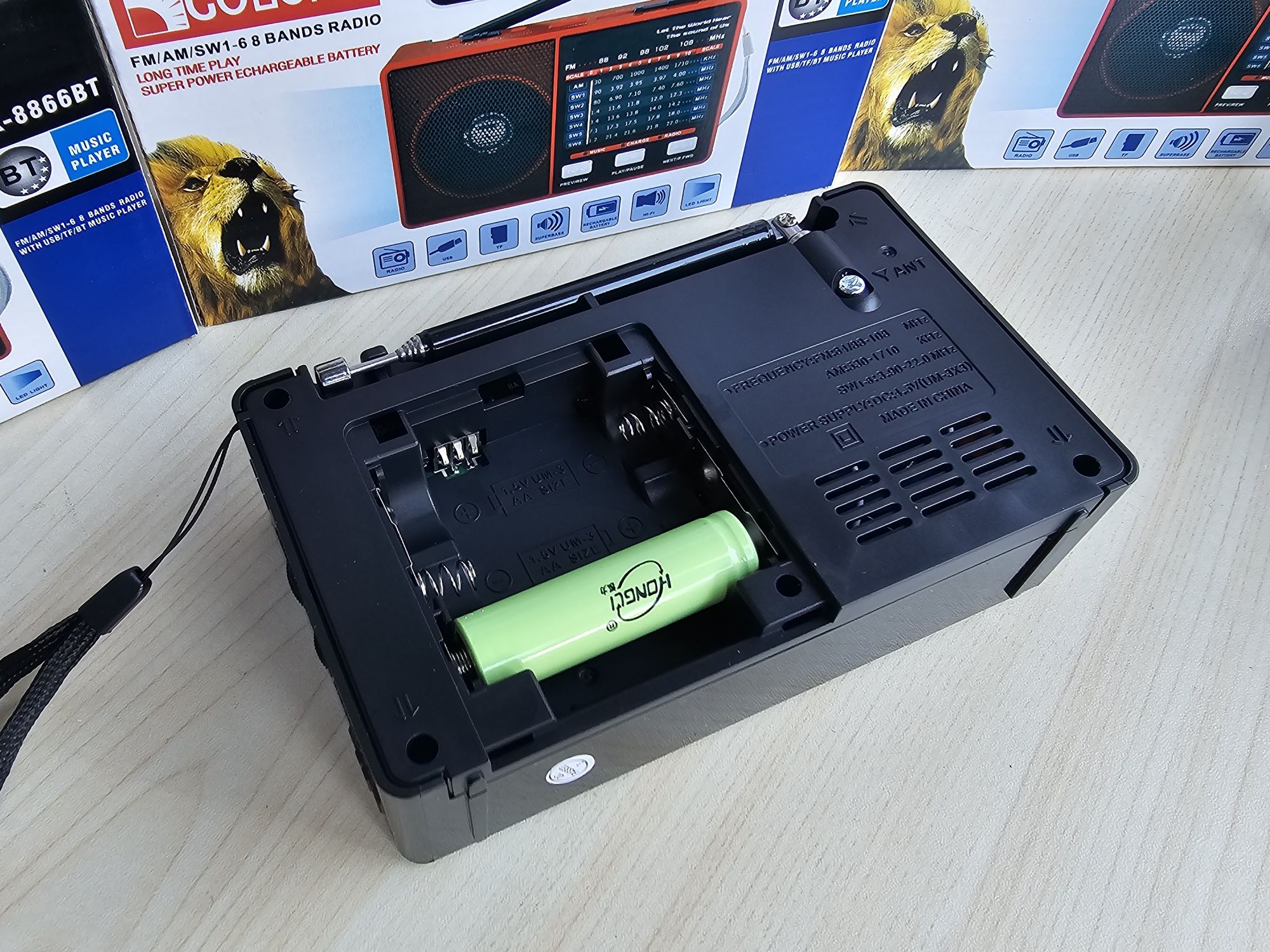 Радіо Fm Golon акумуляторне портативне, механічне з ліхтариком і USB