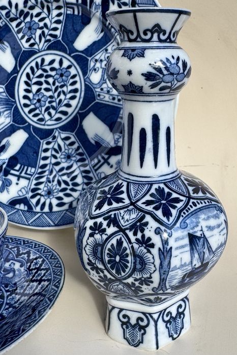 Zestaw orientalizujacej porcelany z XIX w.