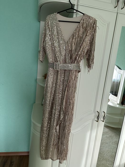 Вечірня сукня.