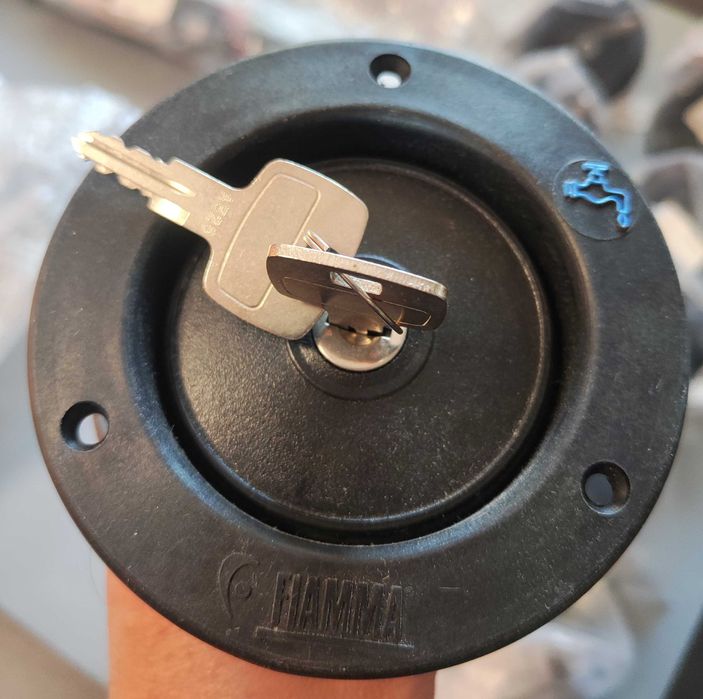 FIAMMA wlew wody korek 2 klucze czarny camper przyczepa NOWY