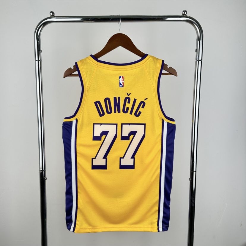 Camisolas NBA atuais e retro