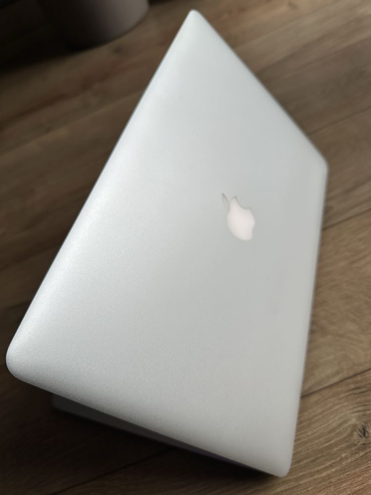 ТЕРМІНОВО MacBook Pro 2015, 15ʼ, памʼять 256 gb, 16gb оперативки