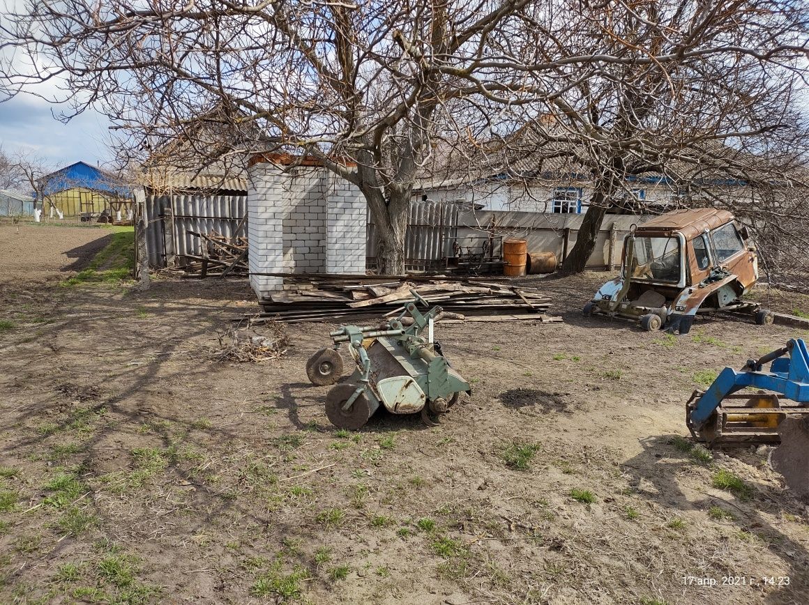 Продам дом с участком в с. Сагуновка (30км от Черкасс), центр. улица!