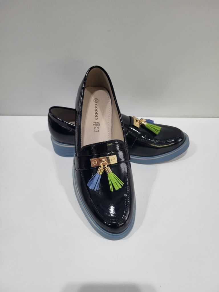 Mokasyny buty botki lakierowane chwosty niebieska platforma