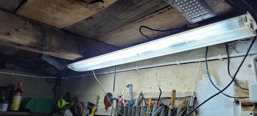 lampa do garażu z demontażu