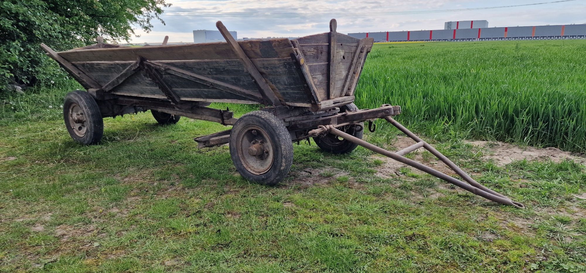 Wóz konny / przyczepa z dyszlem do ciągnika / traktora (dostępne dwa)