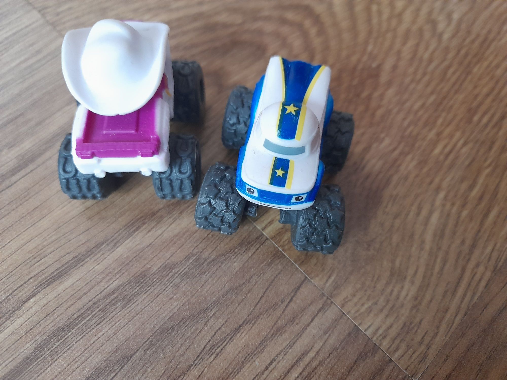 Sprzedam zestaw figurek. Psi patrol/ świnka peppa/ blaze