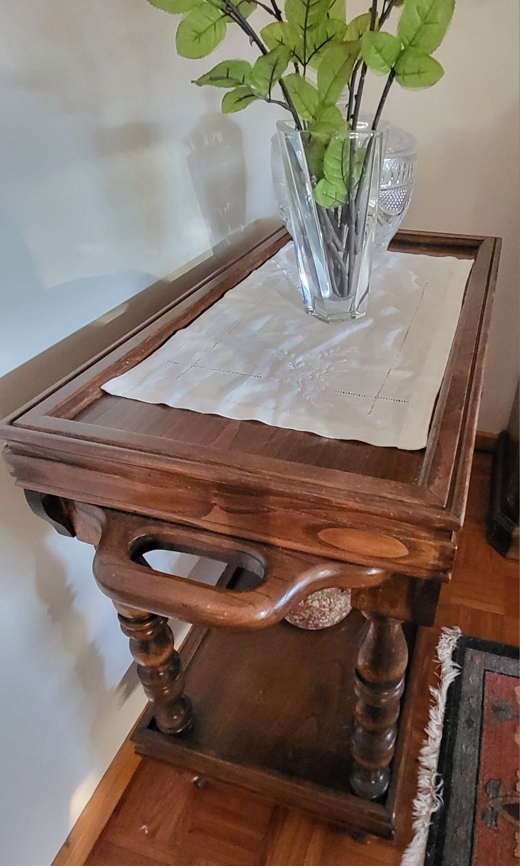 Mesa, 6 cadeiras sala de jantar e carrinho