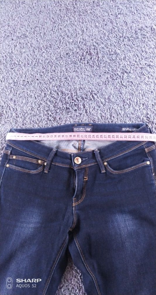 Продам женские джинсы Colins