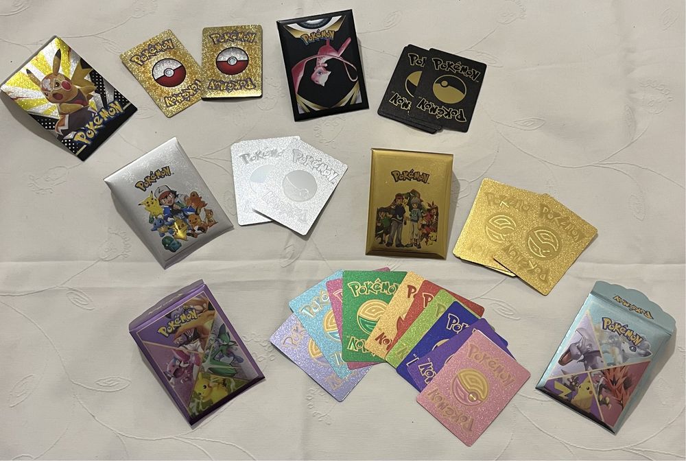 Cartas pokémon douradas prateadas, pretas e coloridas