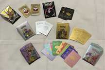 Cartas pokémon douradas prateadas, pretas e coloridas