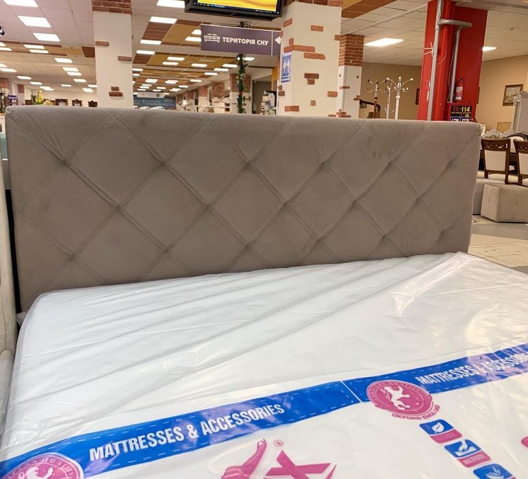 М‘яке ліжко з підйомним механізмом