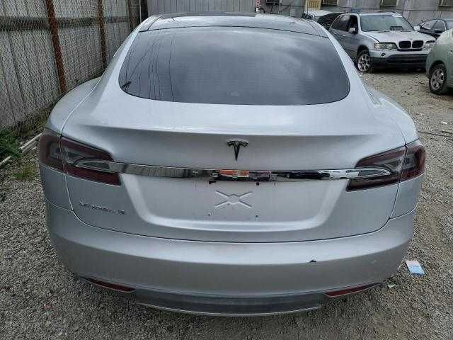 Tesla Model S 2013 Року
