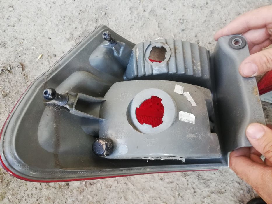 Задня фара зовнішня ліва cherokee 2011