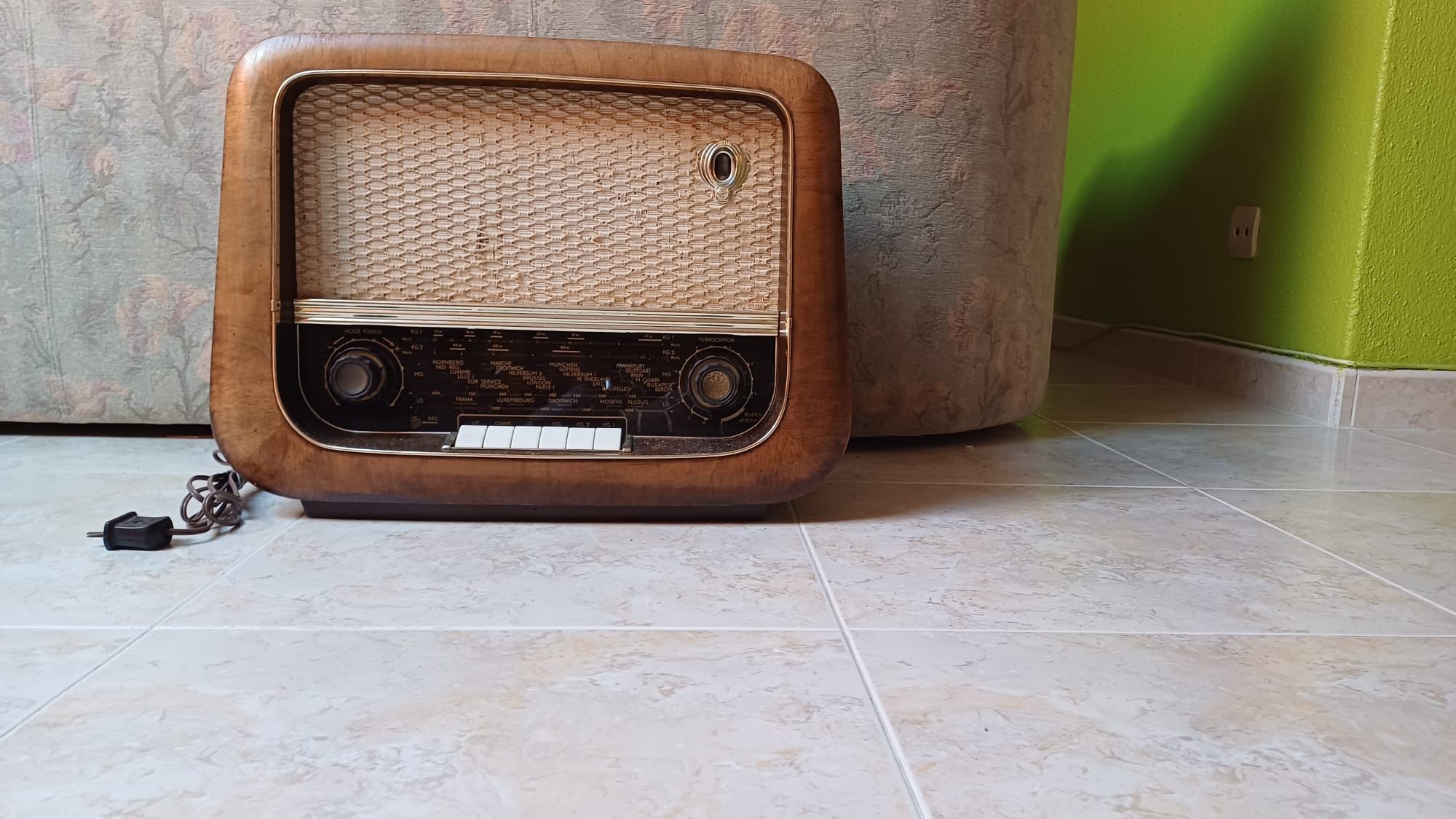 Rádio philips antigo