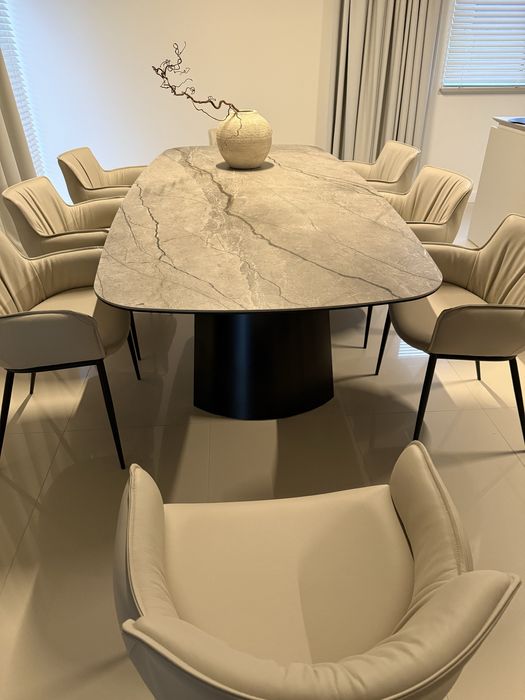 Stół jadalniany ze spieku – nowoczesny design i elegancja