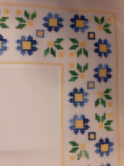 Toalha de mesa bordada