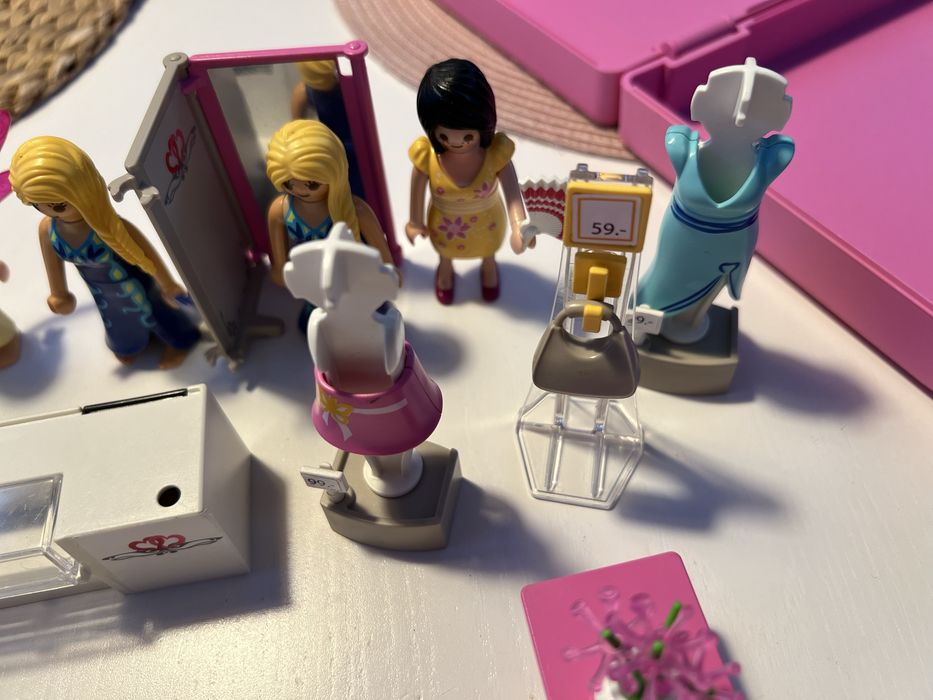Zestaw sklep Playmobil kilka ludzików więcej.
