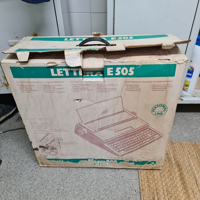 Maquina   de escrever electrónica marca  olivette