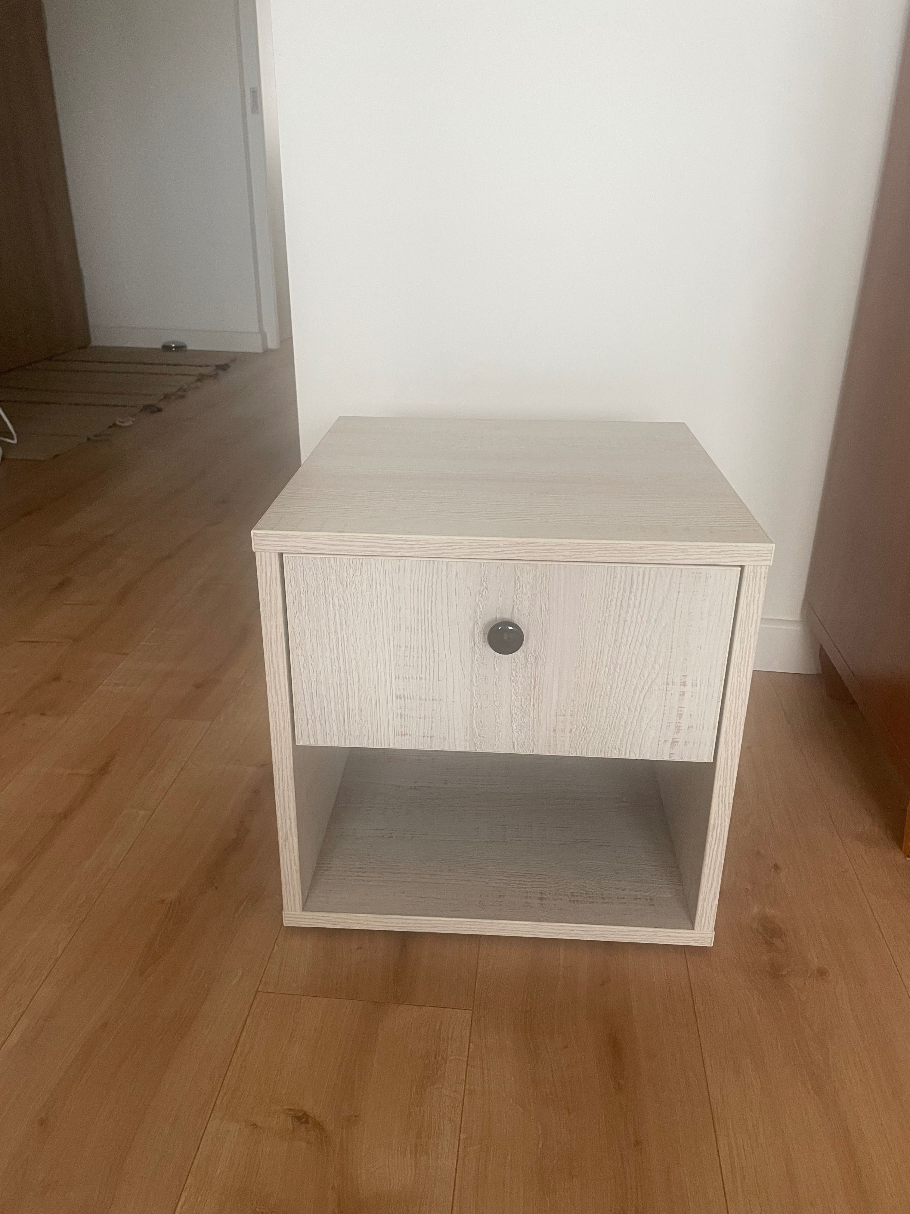 Szafka nocna z szufladą
