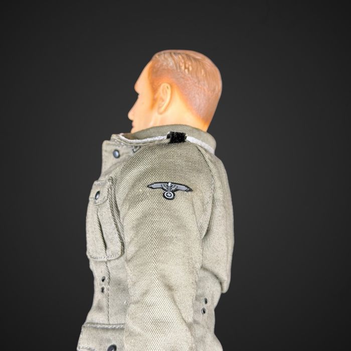 Figurka Dragon żołnierz Waffen SS w mundurze polowym 1/6 B51/110414