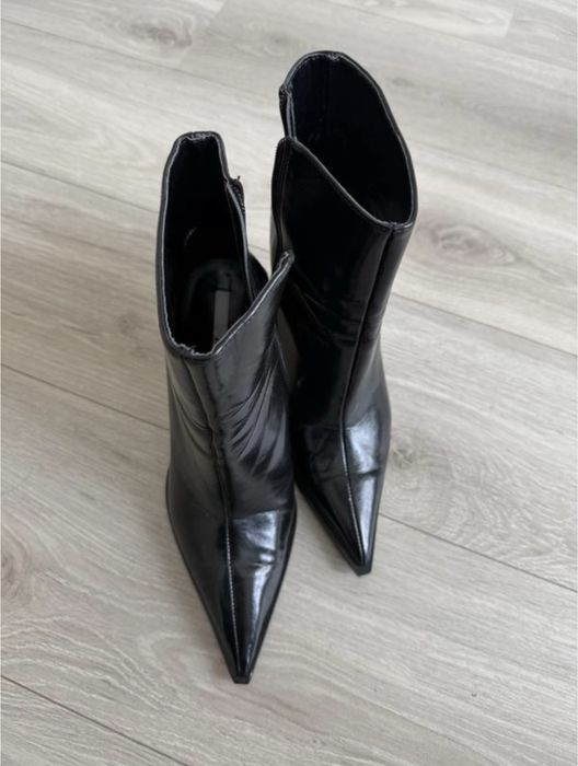 Жіночі ботильйони Zara