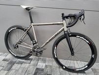Szosa tytanowa na elektrycznym Campagnolo Chorus EPS.Gilbertson Allure