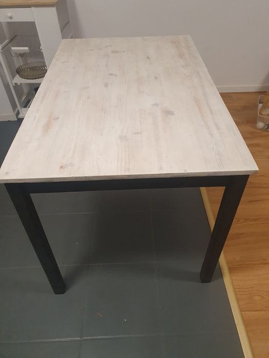 Drewniany stół biało czarny