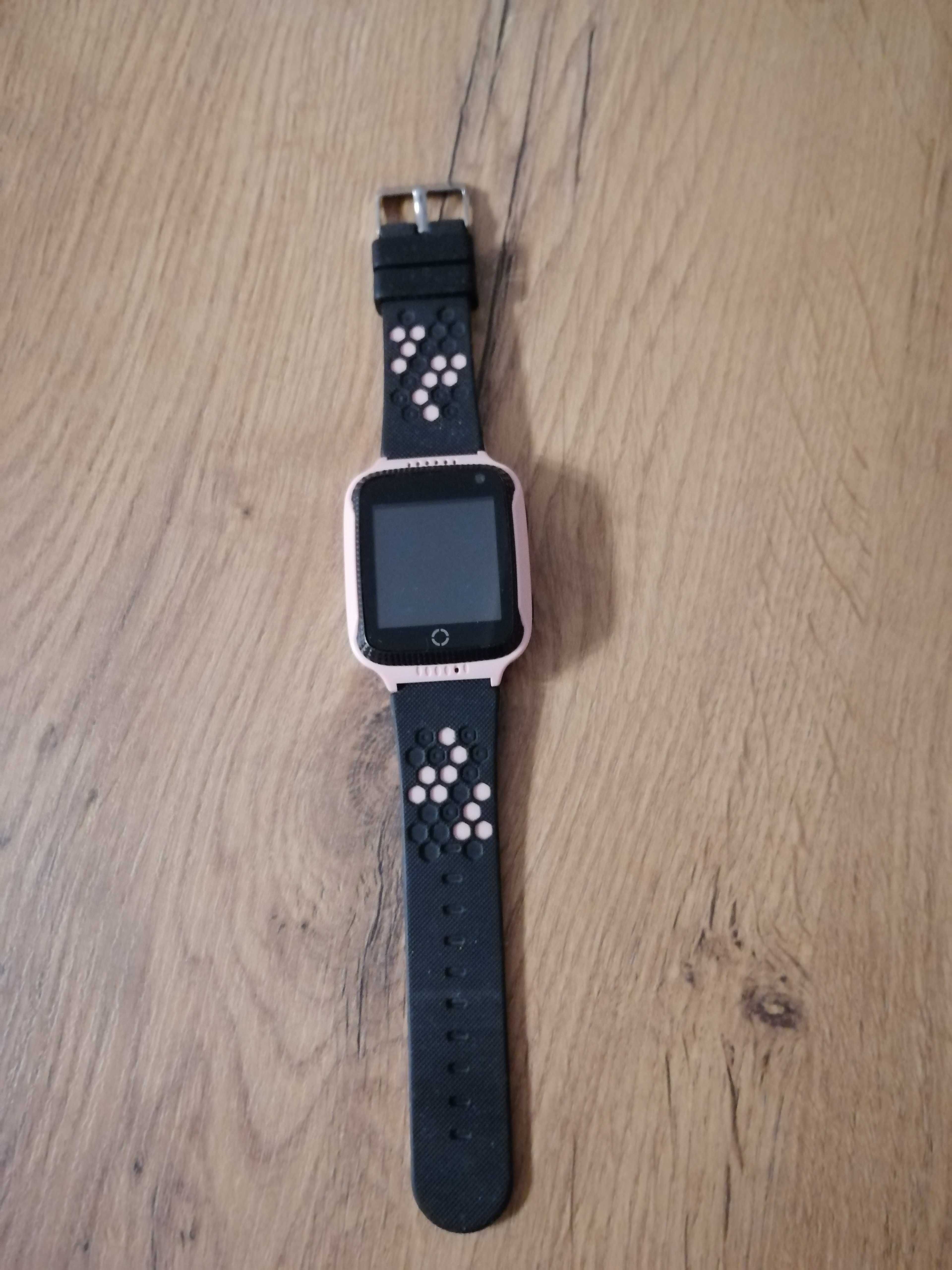 Smartwatch model Q528