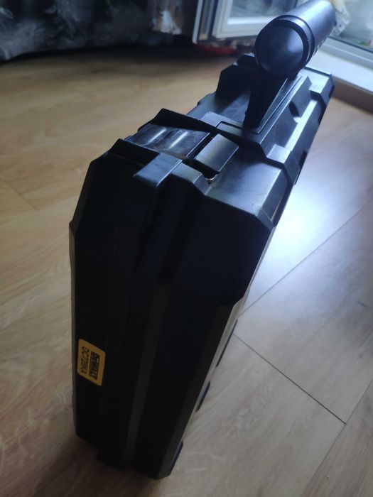 Продам аккумуляторную дрель-шуруповерт DeWALT DC728KA