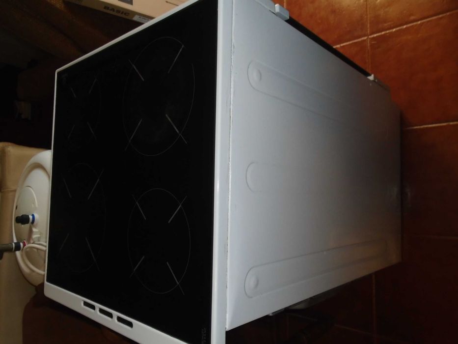 Fogão vitroceramico Indesit Mod. 16VMH 2A