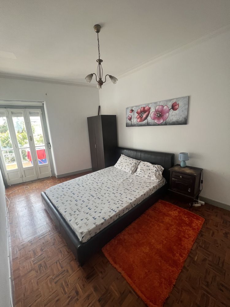 Arrendo quarto grande com varanda mulheres