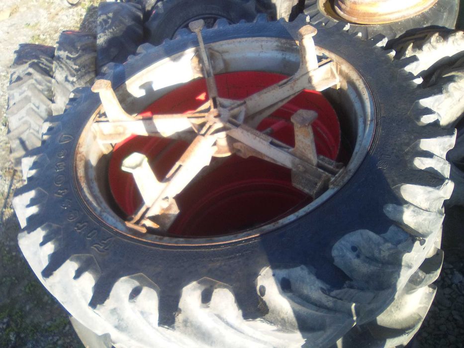 Koła blizniaki 13,6R38