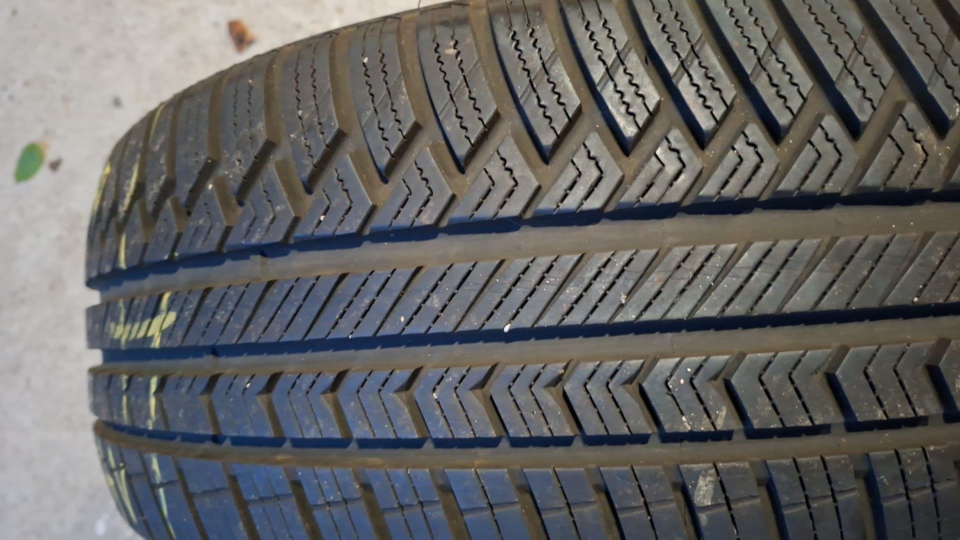 225 55r17 2szt wielosezonowe Sailun 4seasons pro jak nowe