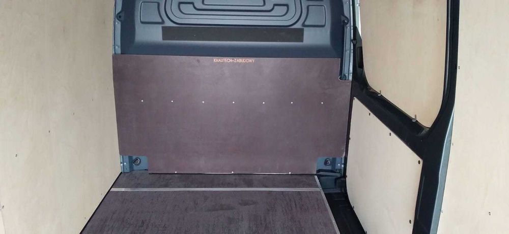 Zabudowa ścian auta dostawczego ze sklejki naturalnej Sprinter L3H2