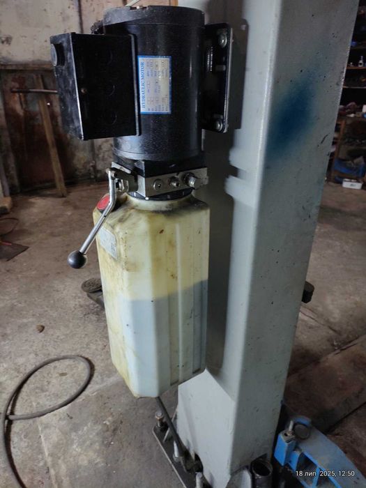 Гараж СТО Техстанція Великих ДВА сусідні Троєщина 11.60х11.40м 132квм