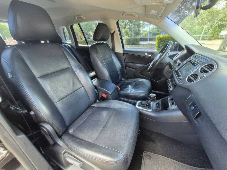 Volkswagen Tiguan S      2017