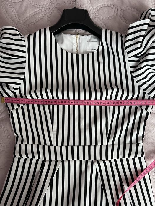 Сукня, плаття з обʼємними рукавами в полоску