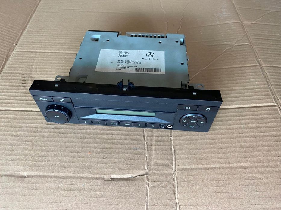 Mercedes Actros MP4 A0004467462 RADIOODTWARZACZ 2018r