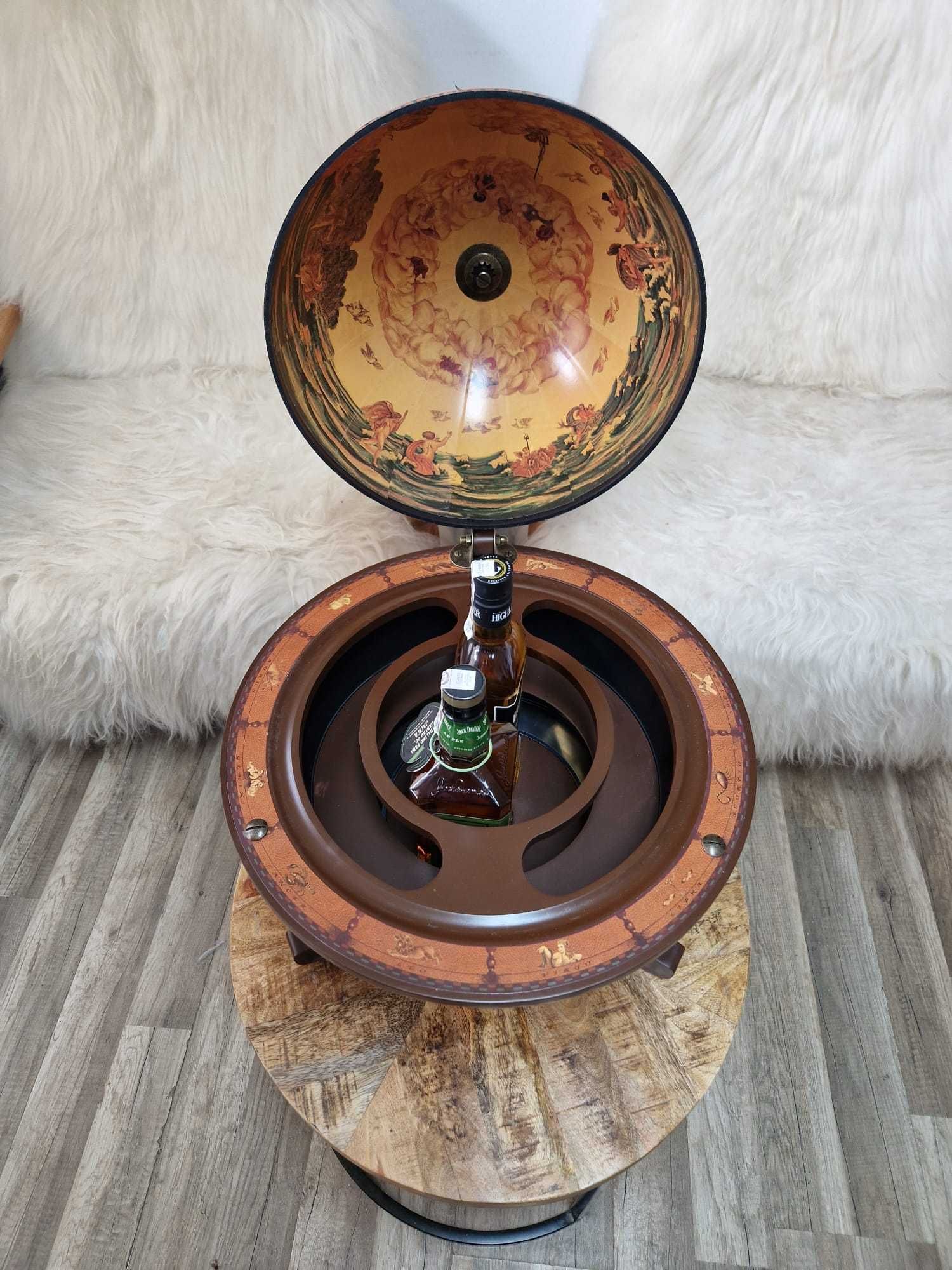 Stylowy Globus Bar w Stylu Vintage – Idealny Element Dekoracyjny