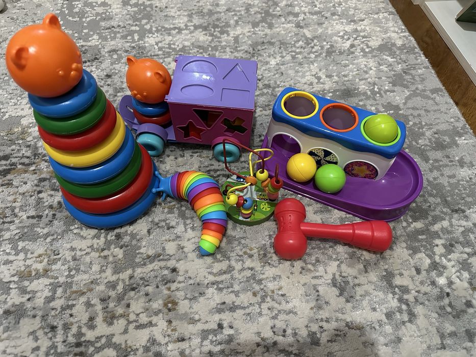 Лот розвиваючих  іграшок