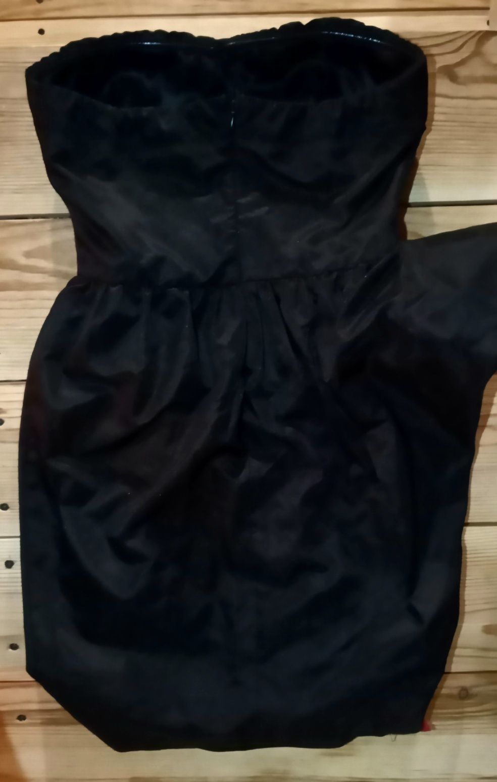 Черное,нарядное платье с воланом на миниатюрную девушку